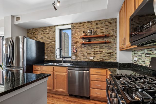 3232 N Halsted Street D712, Chicago, IL 60657