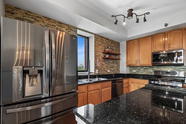 3232 N Halsted Street D712, Chicago, IL 60657