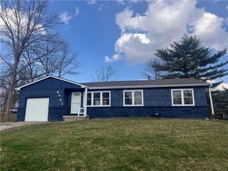 8921 N Charlotte Street, Kansas City, MO 64155