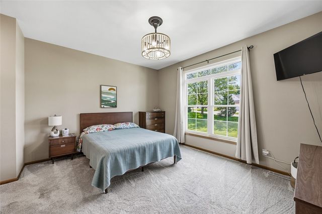 2665 Hunter's Ridge Road, Marion, IA 52302