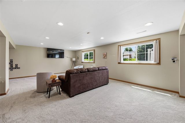 2665 Hunter's Ridge Road, Marion, IA 52302