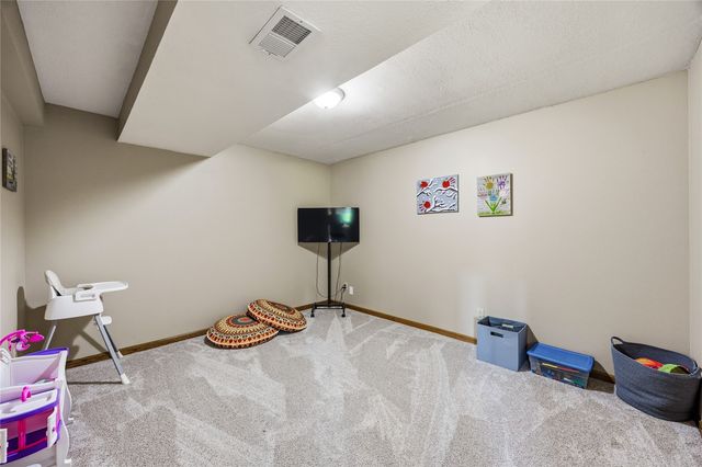 2665 Hunter's Ridge Road, Marion, IA 52302