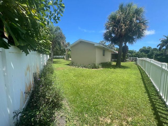 2081 Joy Rene Lane, North Palm Beach, FL 33408