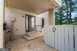 1806 N SHORE CT, Reston, VA 20190