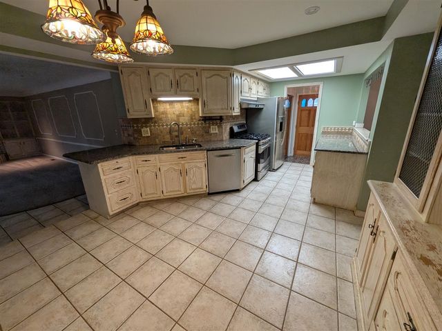 11235 Common Road, Warren, MI 48093