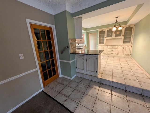 11235 Common Road, Warren, MI 48093