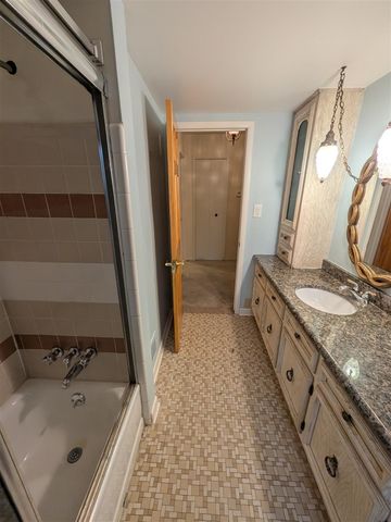 11235 Common Road, Warren, MI 48093