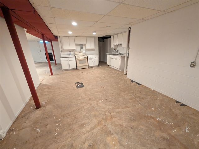 11235 Common Road, Warren, MI 48093