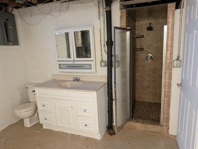 11235 Common Road, Warren, MI 48093