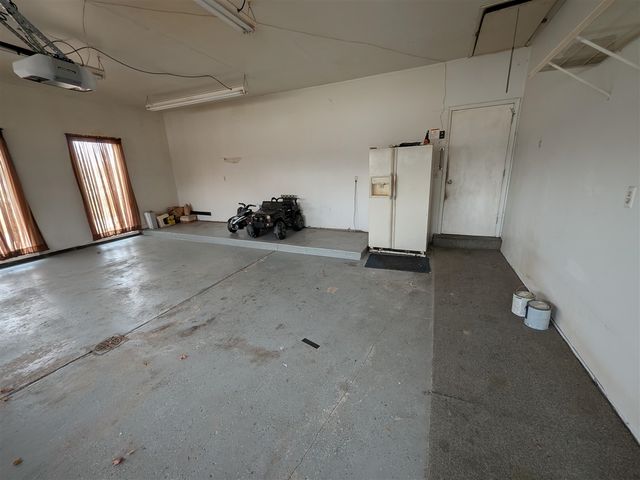 11235 Common Road, Warren, MI 48093