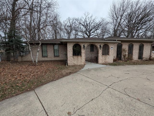 11235 Common Road, Warren, MI 48093