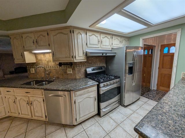 11235 Common Road, Warren, MI 48093