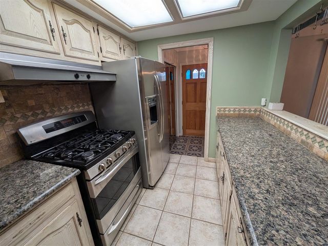 11235 Common Road, Warren, MI 48093