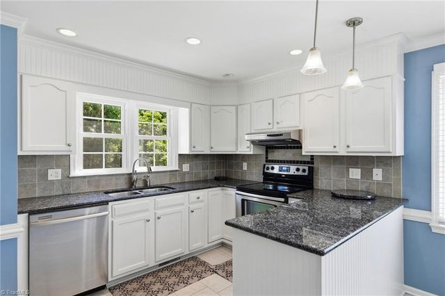 1384 Apple Cross Court, Kernersville, NC 27284