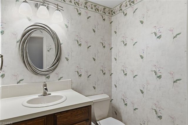 1384 Apple Cross Court, Kernersville, NC 27284
