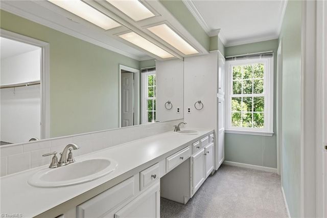 1384 Apple Cross Court, Kernersville, NC 27284