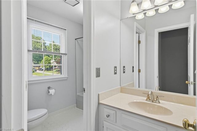 1384 Apple Cross Court, Kernersville, NC 27284