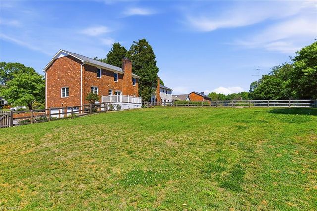 1384 Apple Cross Court, Kernersville, NC 27284
