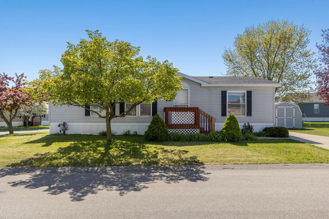 13735 Shamrock Lane, Cedar Springs, MI 49319