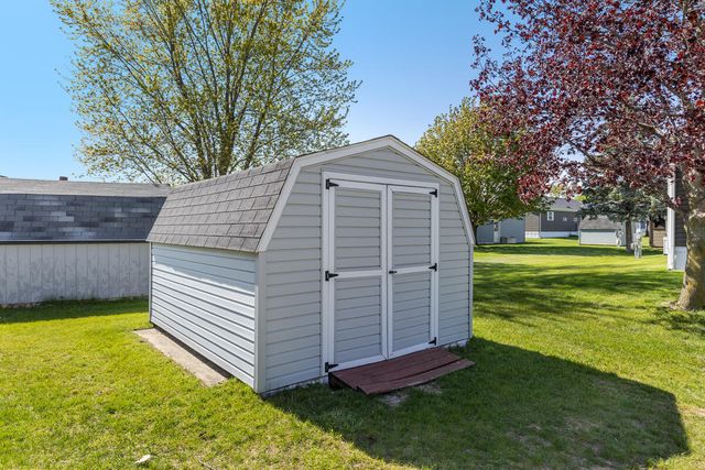 13735 Shamrock Lane, Cedar Springs, MI 49319