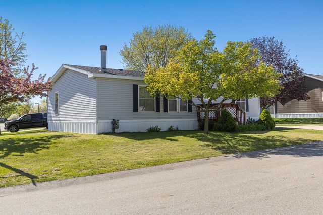 13735 Shamrock Lane, Cedar Springs, MI 49319