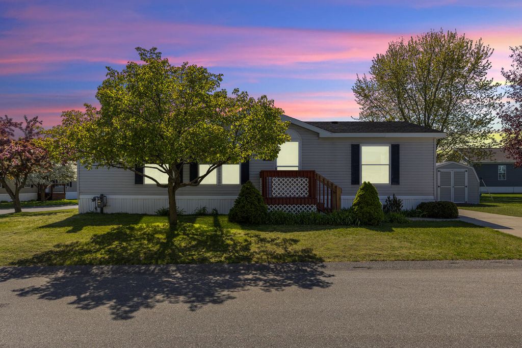 13735 Shamrock Lane, Cedar Springs, MI 49319