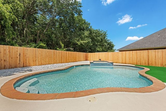 2422 Black Spruce Court, Arlington, TX 76001