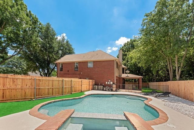 2422 Black Spruce Court, Arlington, TX 76001
