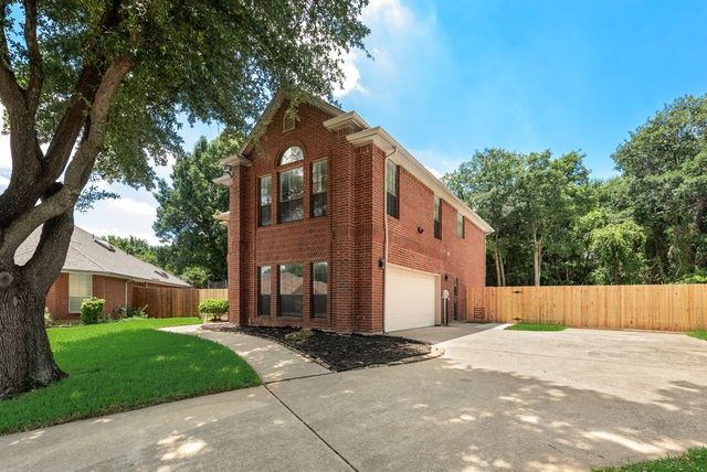 2422 Black Spruce Court, Arlington, TX 76001