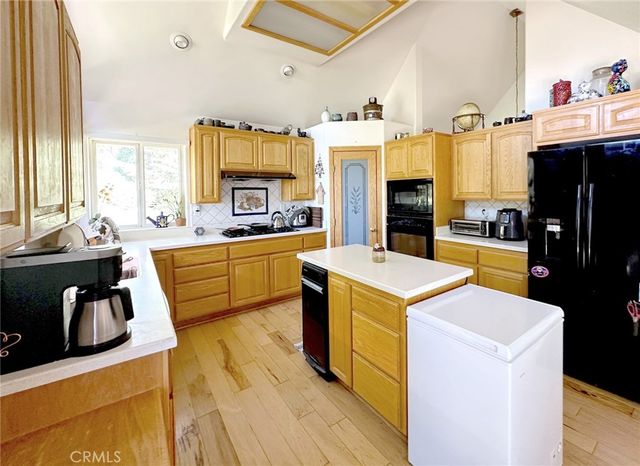 292 N Fairway, Lake Arrowhead, CA 92352