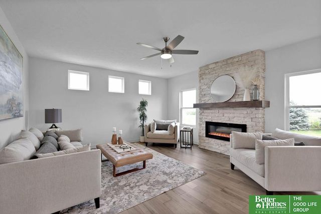 10212 S 191st Street, Omaha, NE 68136