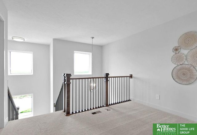 10212 S 191st Street, Omaha, NE 68136