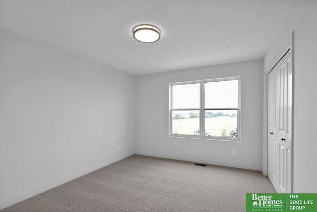 10212 S 191st Street, Omaha, NE 68136