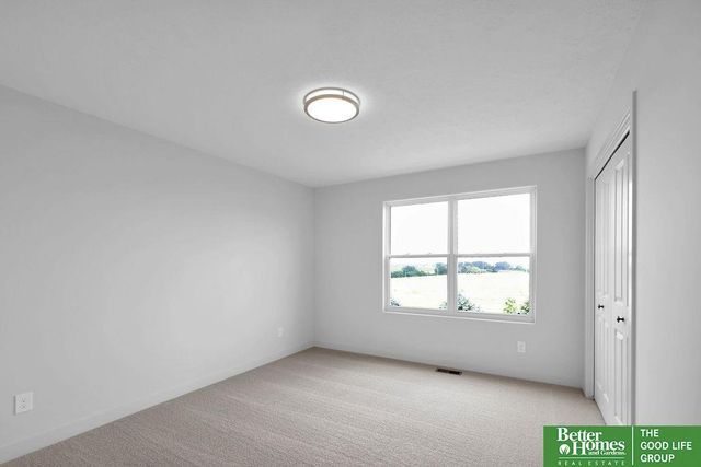 10212 S 191st Street, Omaha, NE 68136
