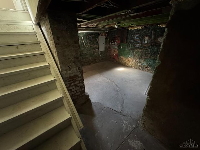 1739 Holloway Avenue, Cincinnati, OH 45207