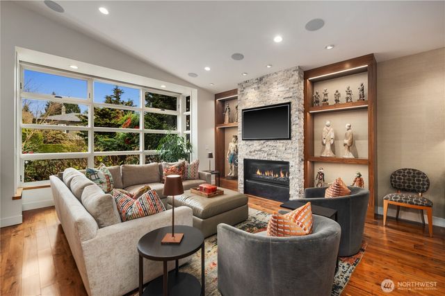 1437 Broadmoor Drive E, Seattle, WA 98112