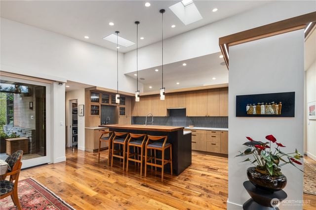 1437 Broadmoor Drive E, Seattle, WA 98112