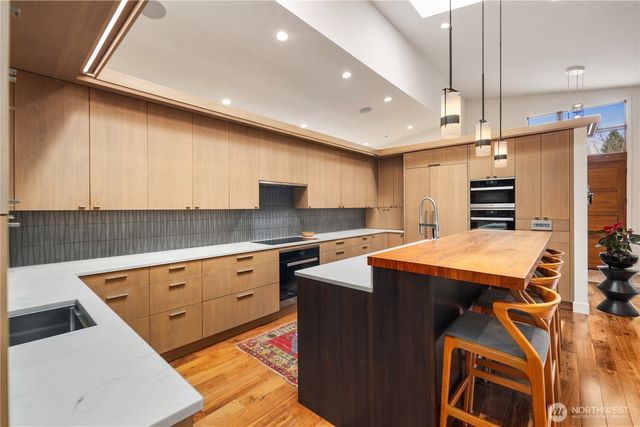 1437 Broadmoor Drive E, Seattle, WA 98112