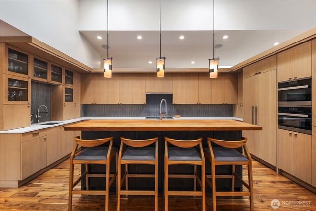 1437 Broadmoor Drive E, Seattle, WA 98112