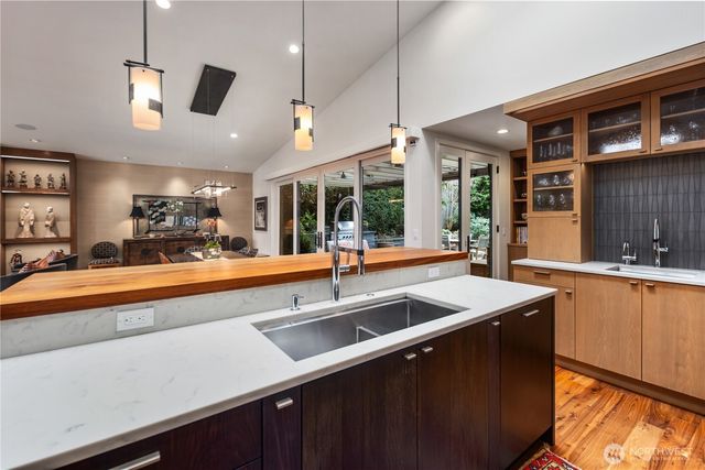 1437 Broadmoor Drive E, Seattle, WA 98112