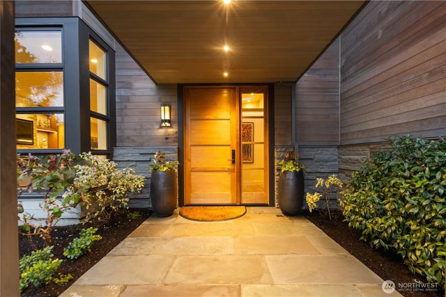 1437 Broadmoor Drive E, Seattle, WA 98112