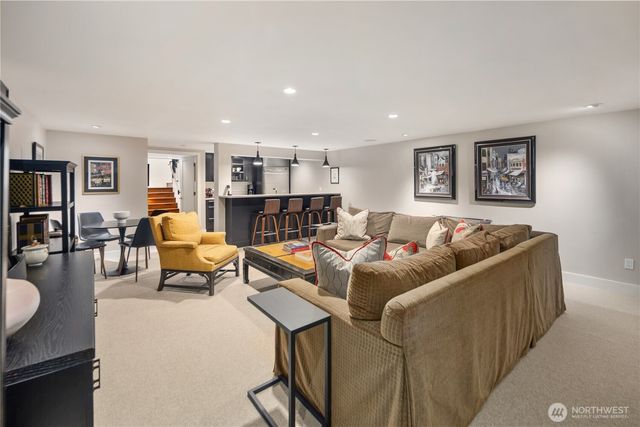 1437 Broadmoor Drive E, Seattle, WA 98112