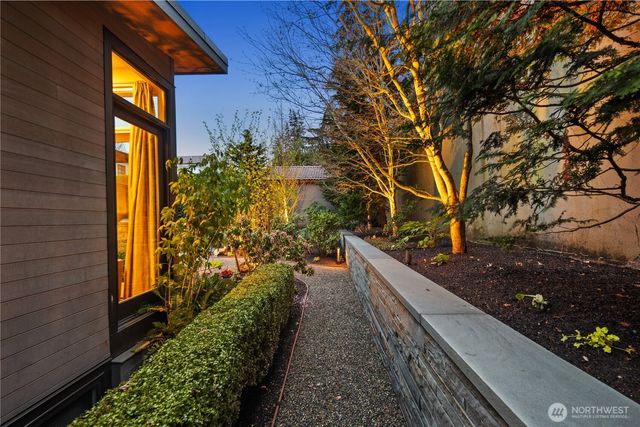 1437 Broadmoor Drive E, Seattle, WA 98112