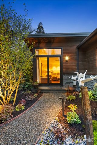 1437 Broadmoor Drive E, Seattle, WA 98112