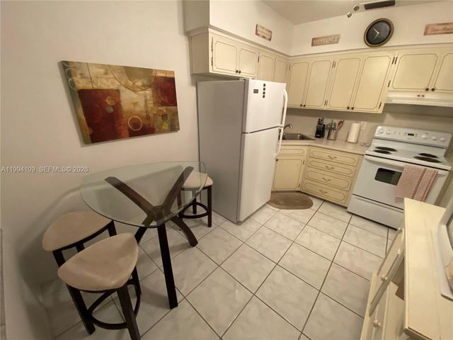 1050 Atlantic Shores Blvd 204, Hallandale Beach, FL 33009