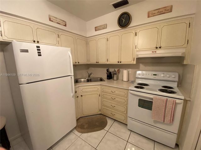 1050 Atlantic Shores Blvd 204, Hallandale Beach, FL 33009