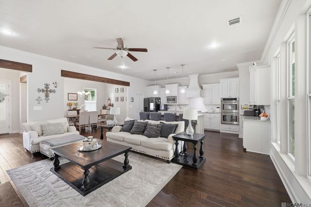 15668 Green Trails Blvd, Baton Rouge, LA 70817