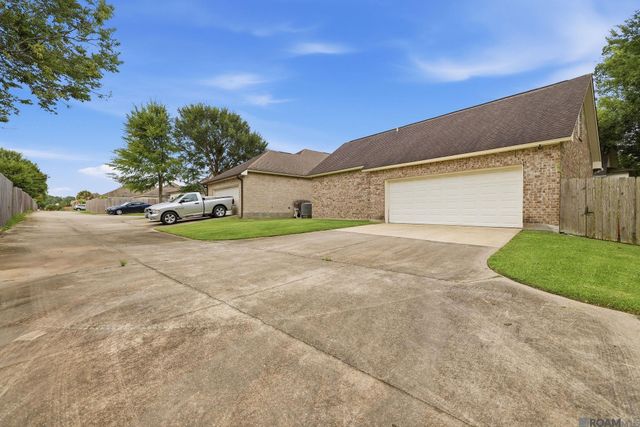 15668 Green Trails Blvd, Baton Rouge, LA 70817