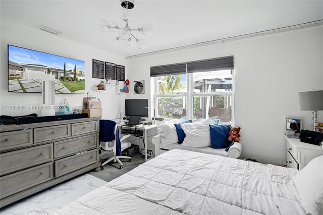 372 W Riverbend Drive, Sunrise, FL 33326