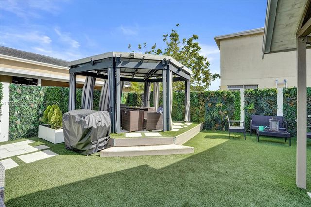 372 W Riverbend Drive, Sunrise, FL 33326